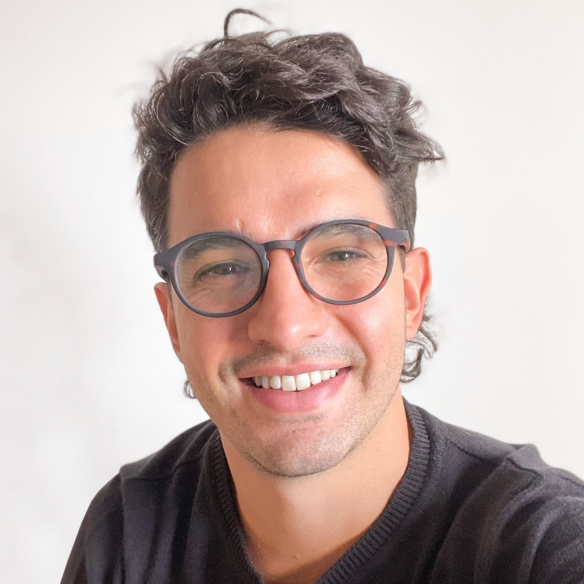 Artu Grande - Vibecoder & Growth Strategist professional headshot